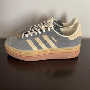 Unisex gray and tan platform gazelle Adidas sneakers ladies size 7